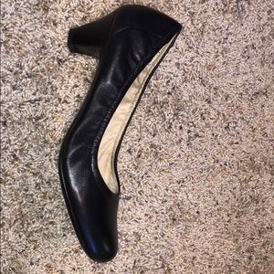 Naturalizer N5 comfort black heels 1 1/2 inch